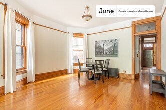 Room in Shared 3 bed/1 bath home in Chicago, IL - Foto de edificio - Building Photo