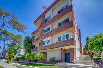 630 Kelton Ave, Unit 201 in Los Angeles, CA - Building Photo - Building Photo