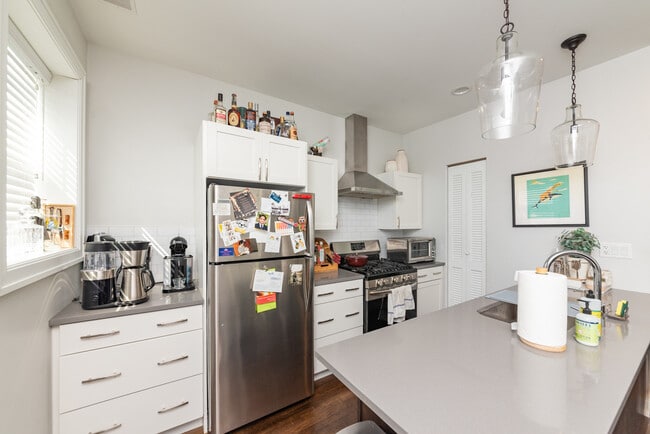 856 N Hermitage Ave in Chicago, IL - Building Photo - Building Photo