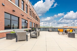 Brewery District Flats in Springfield, MO - Foto de edificio - Building Photo