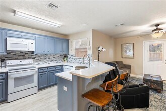 207 Foster St in Tomball, TX - Building Photo - Building Photo