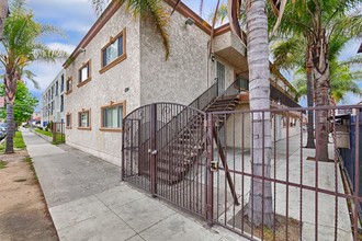 10 Units + 1 Non-conforming Unit in Long Beach, CA - Building Photo - Building Photo