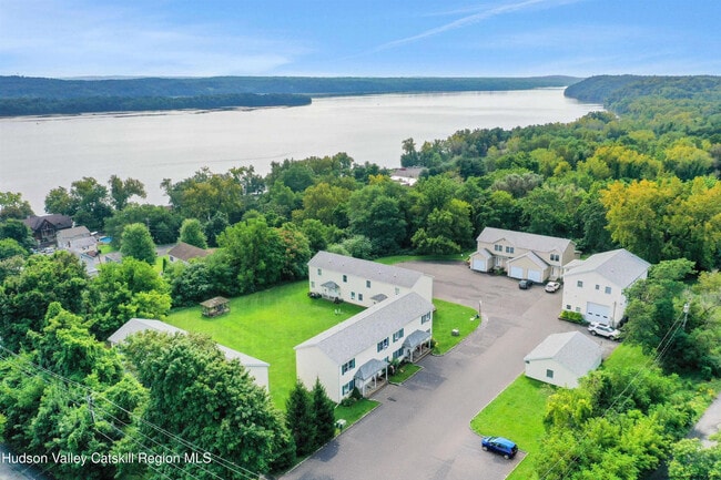 87 Delaware St in Glasco, NY - Building Photo - Building Photo