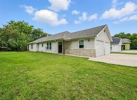 910-914 N Throckmorton St in Sherman, TX - Building Photo