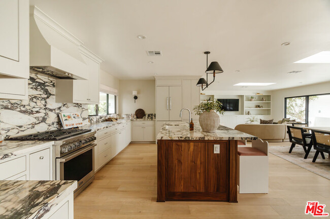 property at 2138 Banyan Dr