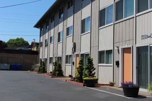 Terrace View in Portland, OR - Foto de edificio - Building Photo