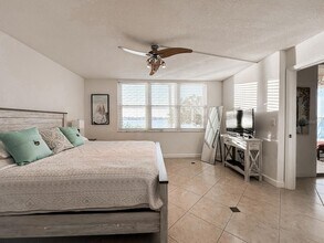 7920 Sun Island Dr S, Unit 102 in South Pasadena, FL - Building Photo - Building Photo