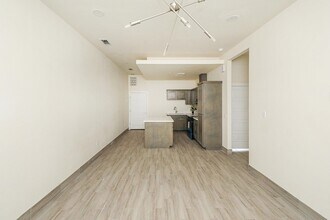 9109 McPherson Rd, Unit 7 in Laredo, TX - Building Photo - Building Photo