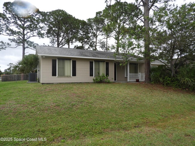 property at 795 Hanau Ave NW