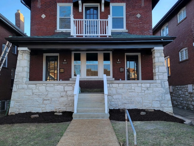 5038 Chippewa St, Unit A-Upstairs