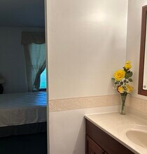 105 N 5th St, Unit 101 in Fairfield, IA - Building Photo - Building Photo