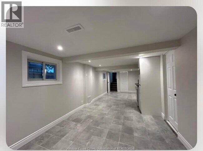 1376 St Luke Rd in Windsor, ON - Building Photo - Building Photo