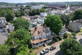 19 Chestnut St, Unit 2 in Wakefield, MA - Building Photo - Building Photo