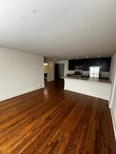 1039 N Cass St, Unit 13 in Milwaukee, WI - Foto de edificio - Building Photo