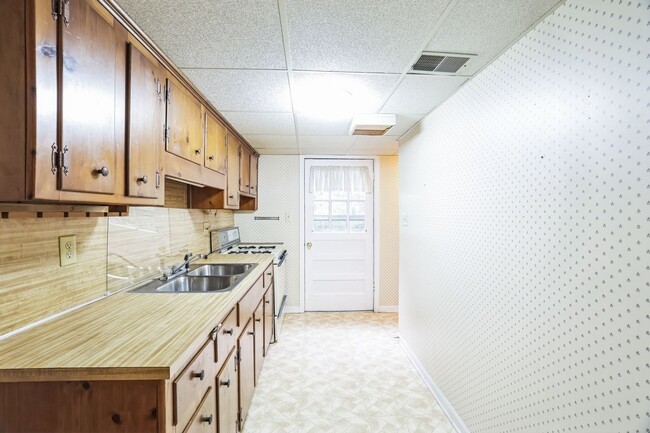 415 Haven Ln