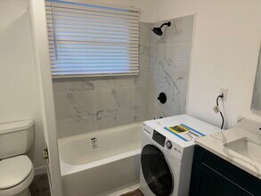 1805 S 268th St, Unit B in Des Moines, WA - Building Photo - Building Photo