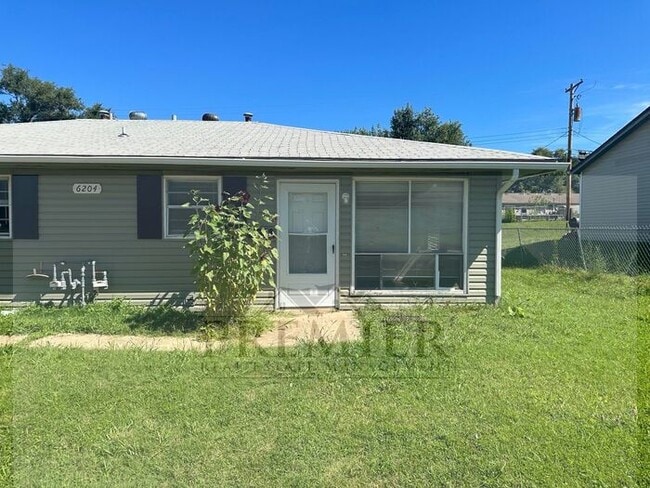 6204 E 155th St in Grandview, MO - Building Photo - Building Photo
