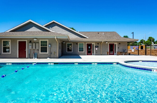 Maple Estates in Lee's Summit, MO - Foto de edificio - Building Photo