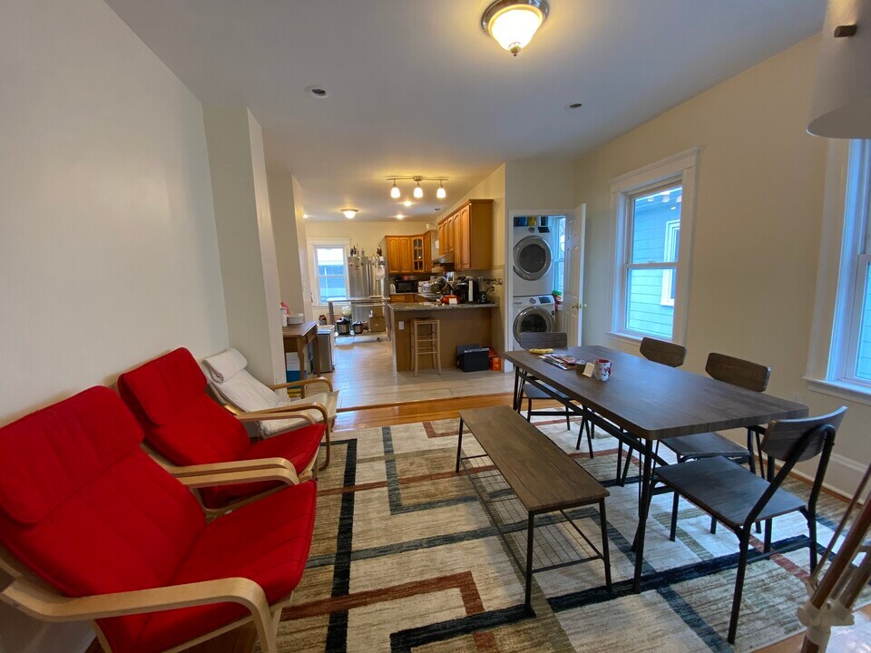 14 Bay State Ave, Unit 2 in Somerville, MA - Building Photo