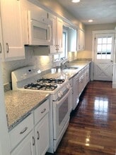 32 Irvington Rd, Unit 32 in Somerville, MA - Foto de edificio - Building Photo