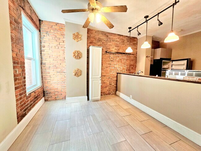 1793 Beacon St in Brookline, MA - Foto de edificio - Building Photo