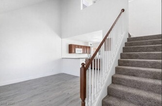 5128 Garden Ln in Las Vegas, NV - Building Photo - Building Photo