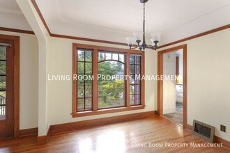 2927 SW Hume Ct in Portland, OR - Building Photo - Building Photo