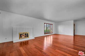 2925 Dona Susana Dr in Los Angeles, CA - Building Photo - Building Photo