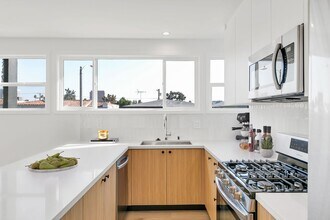 8355 Blackburn Ave in Los Angeles, CA - Foto de edificio - Interior Photo