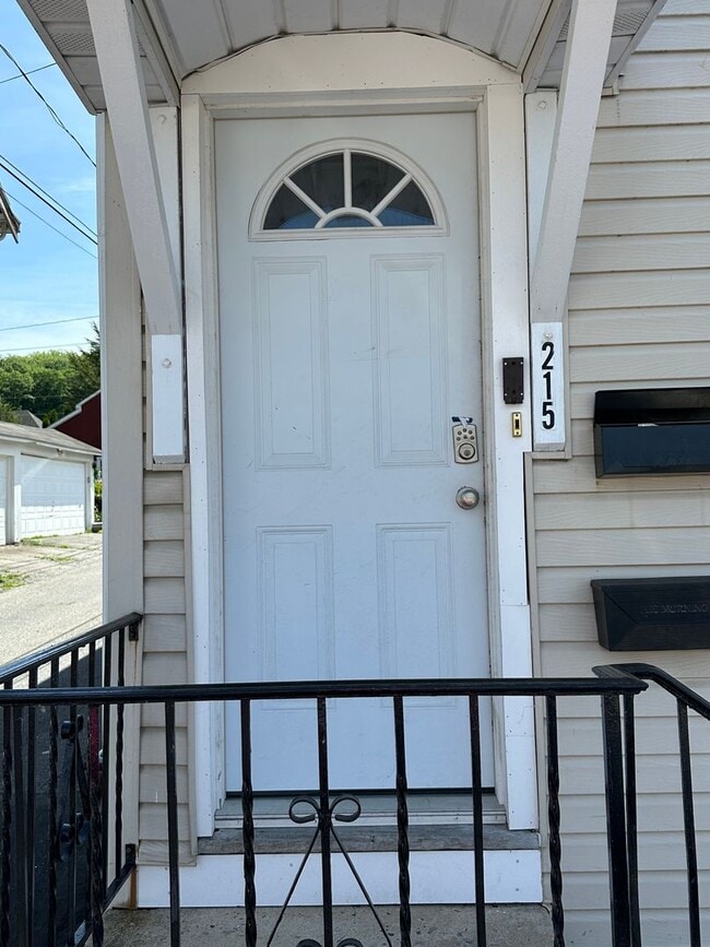 213-215-215 E Franklin St in Slatington, PA - Building Photo - Building Photo