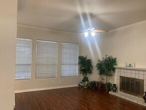 1027 Creek Bend in Carrollton, TX - Building Photo - Building Photo