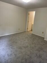 1014 Danwood Ln, Unit Pinetree in Fenton, MO - Foto de edificio - Building Photo