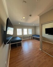 Victory House East in Los Angeles, CA - Building Photo - Building Photo