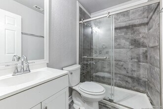 2326 Camberly View in Converse, TX - Building Photo - Building Photo