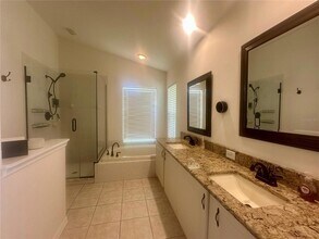 6144 Bobby Jones Ct in Palmetto, FL - Foto de edificio - Building Photo