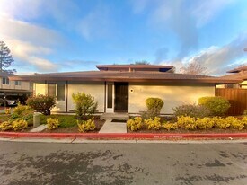 42834 Vía Navarra in Fremont, CA - Building Photo