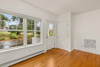 4 Stimson St in Kittery, ME - Building Photo - Building Photo