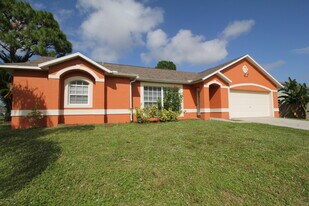 737 Kempten St NW in Palm Bay, FL - Building Photo