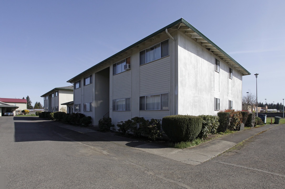 The Pines Apartments in Vancouver, WA - Building Photo