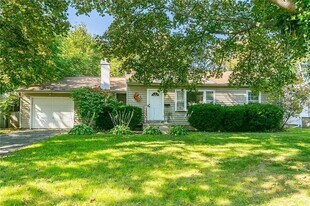 185 Hildegarde Rd in Rochester, NY - Building Photo