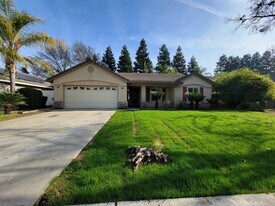 2114 Virmargo St in Visalia, CA - Building Photo