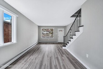 196-198 Chamberlain St in Wilkes-Barre, PA - Building Photo - Building Photo