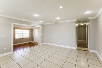 840 NW 202nd St in Miami, FL - Building Photo - Building Photo