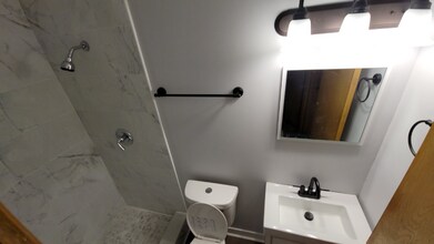 2953 W 71st St-Unit -1R in Chicago, IL - Building Photo - Building Photo