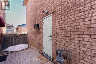 5667 Spangler Dr in Mississauga, ON - Building Photo - Building Photo