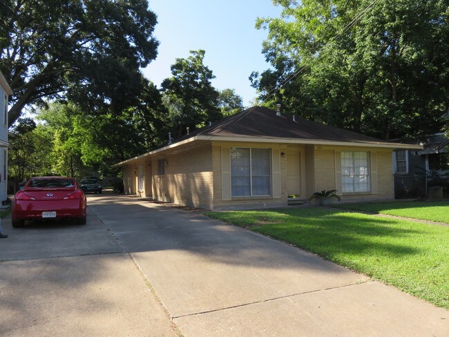 2413 Hill St in Alexandria, LA - Foto de edificio - Building Photo