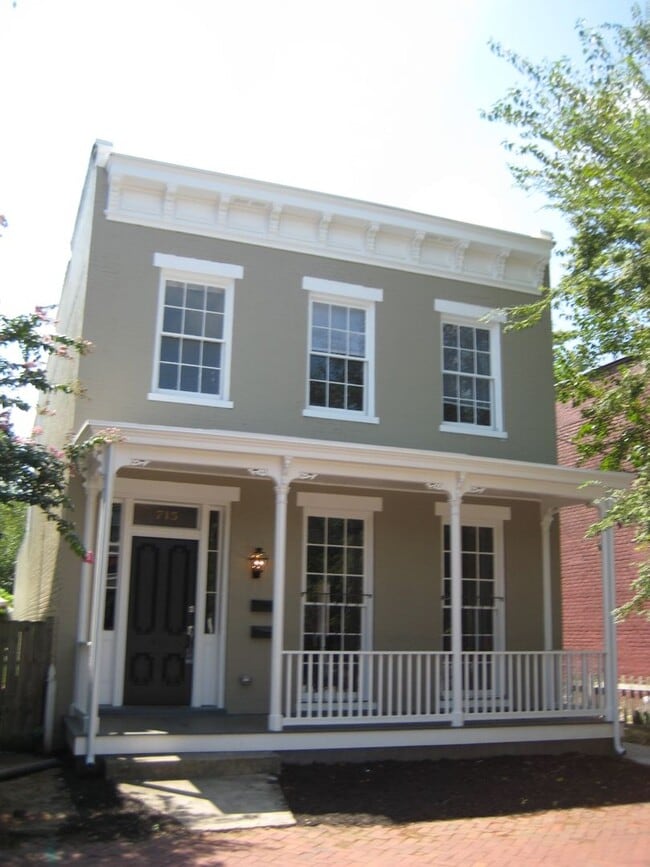 property at 715 W Clay St