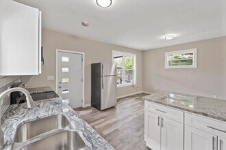 741 Sullivant Ave in Columbus, OH - Building Photo - Building Photo