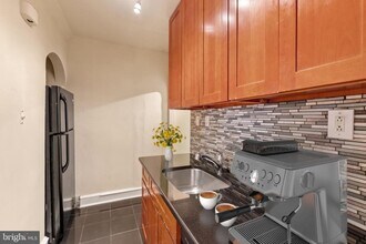 2433 Fairmount Ave in Philadelphia, PA - Building Photo - Building Photo