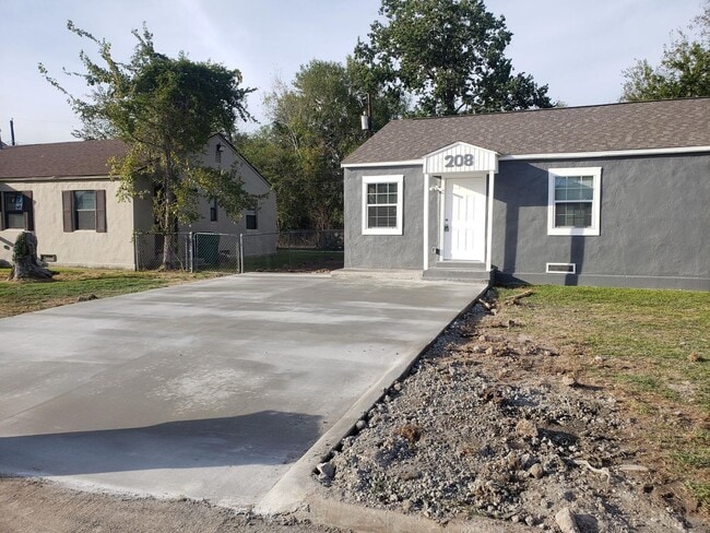 property at 208 W Dewey Ave